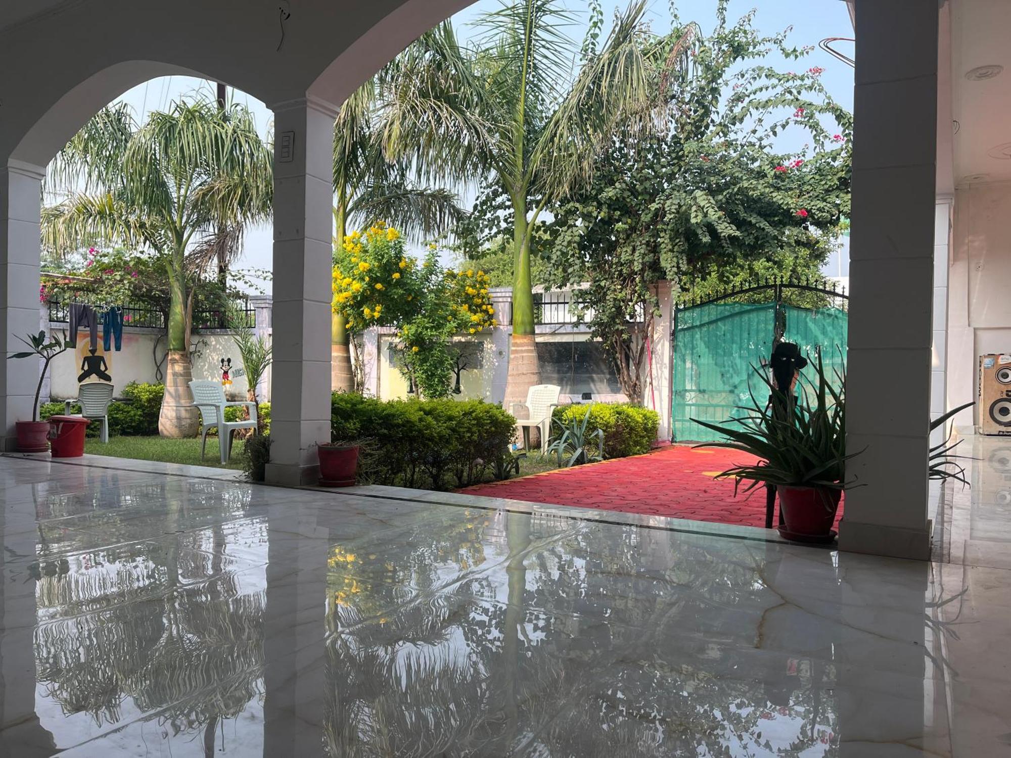 Sunrise Bed & Breakfast Khajuraho Bagian luar foto