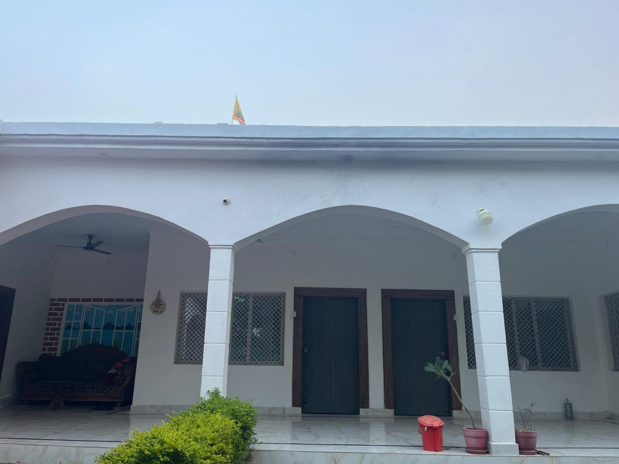 Sunrise Bed & Breakfast Khajuraho Bagian luar foto