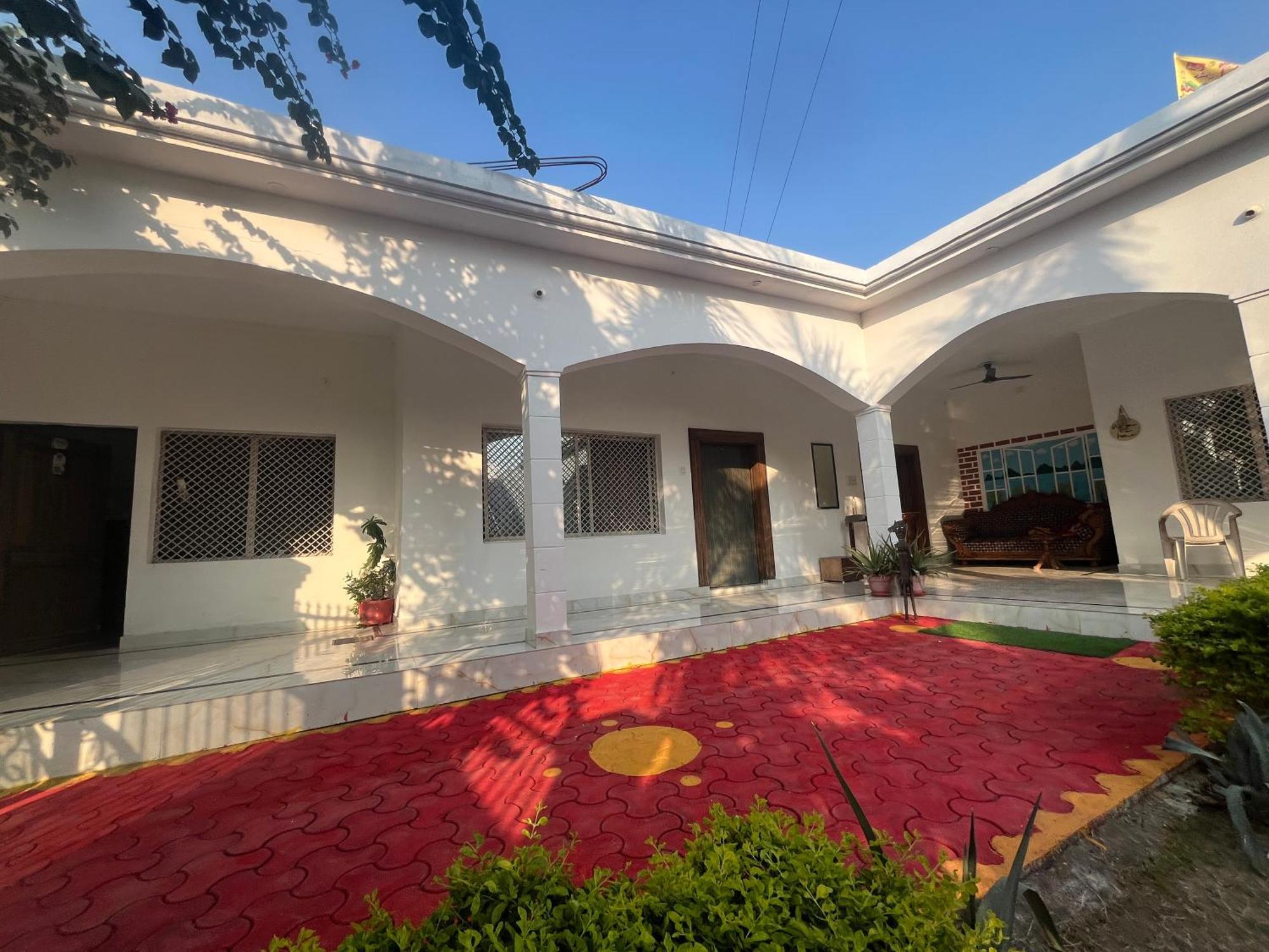 Sunrise Bed & Breakfast Khajuraho Bagian luar foto
