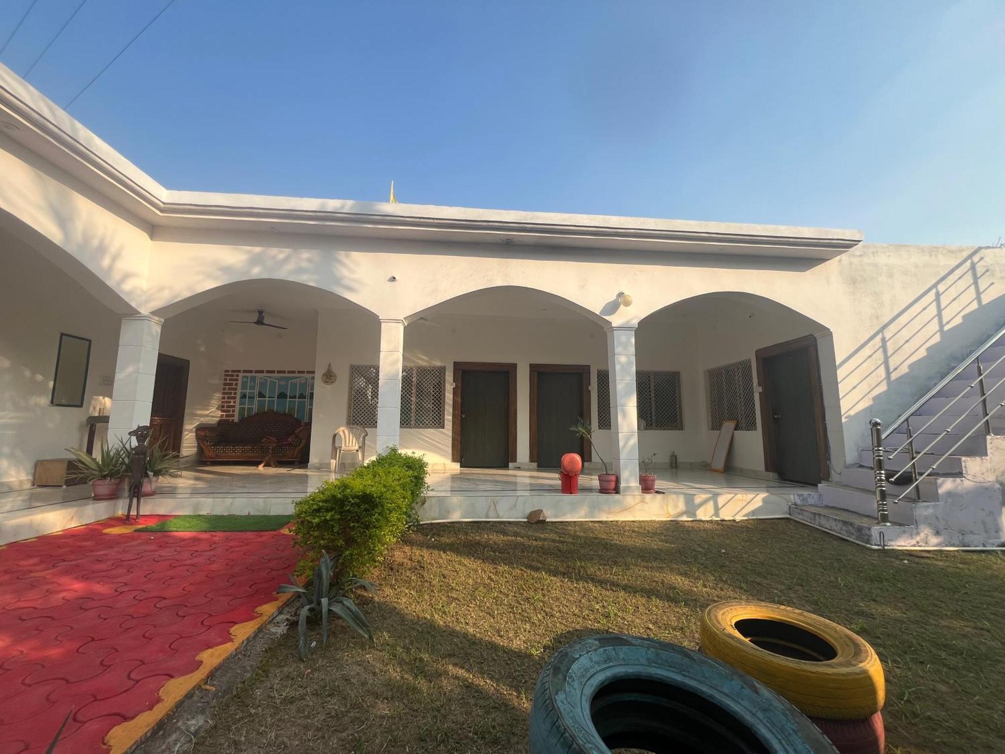Sunrise Bed & Breakfast Khajuraho Bagian luar foto