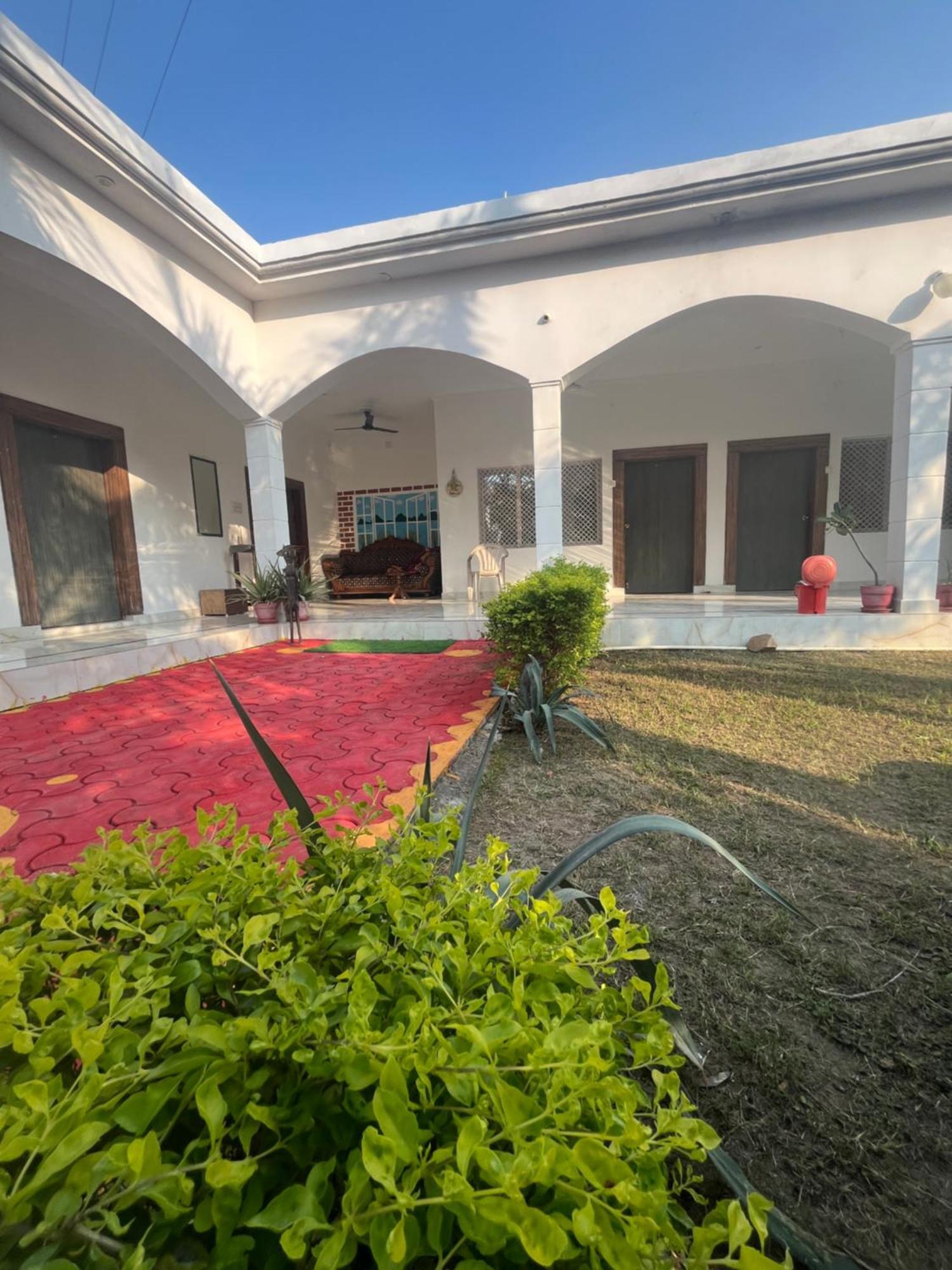 Sunrise Bed & Breakfast Khajuraho Bagian luar foto