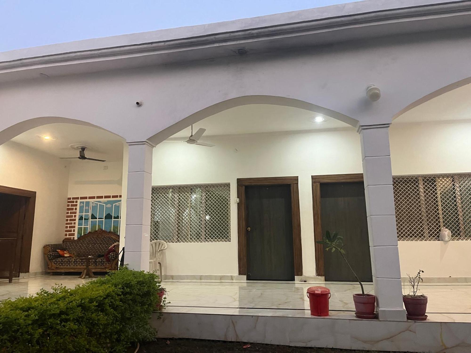 Sunrise Bed & Breakfast Khajuraho Bagian luar foto