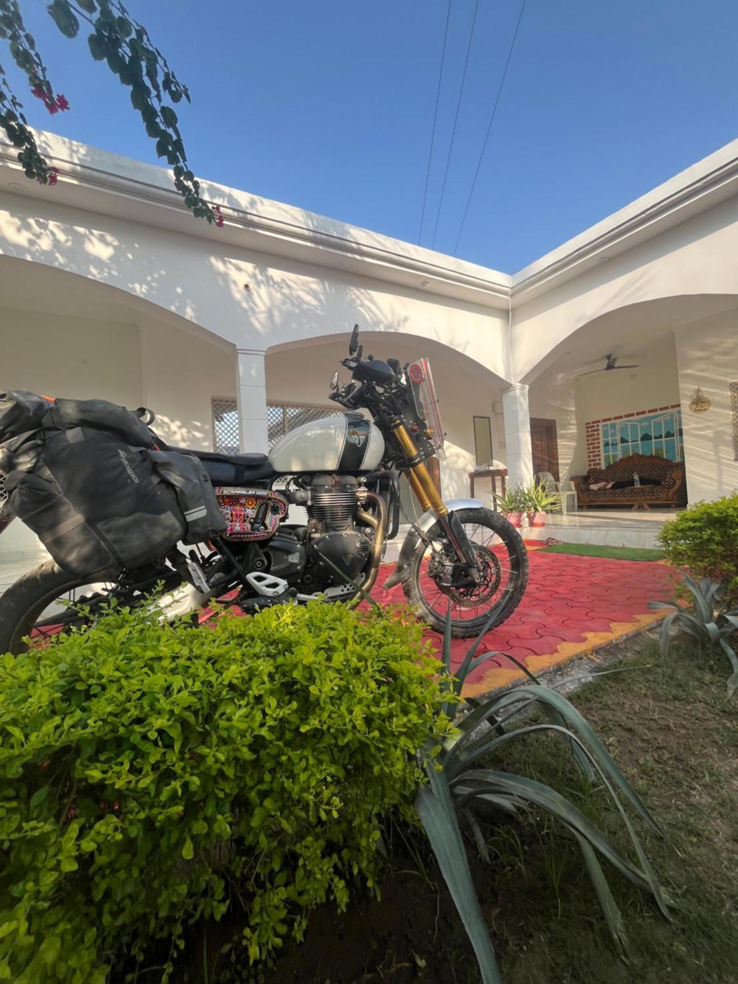 Sunrise Bed & Breakfast Khajuraho Bagian luar foto