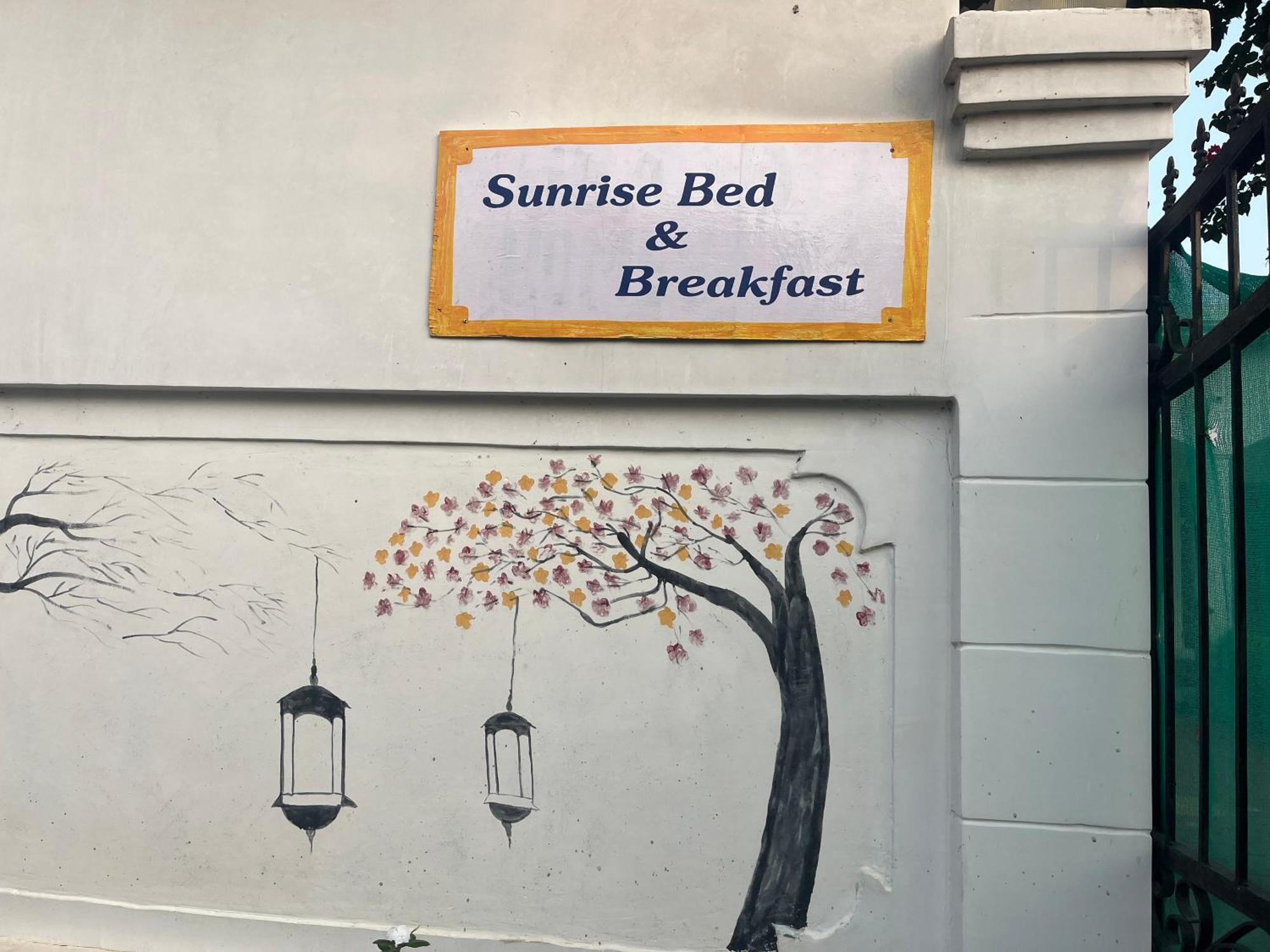 Sunrise Bed & Breakfast Khajuraho Bagian luar foto