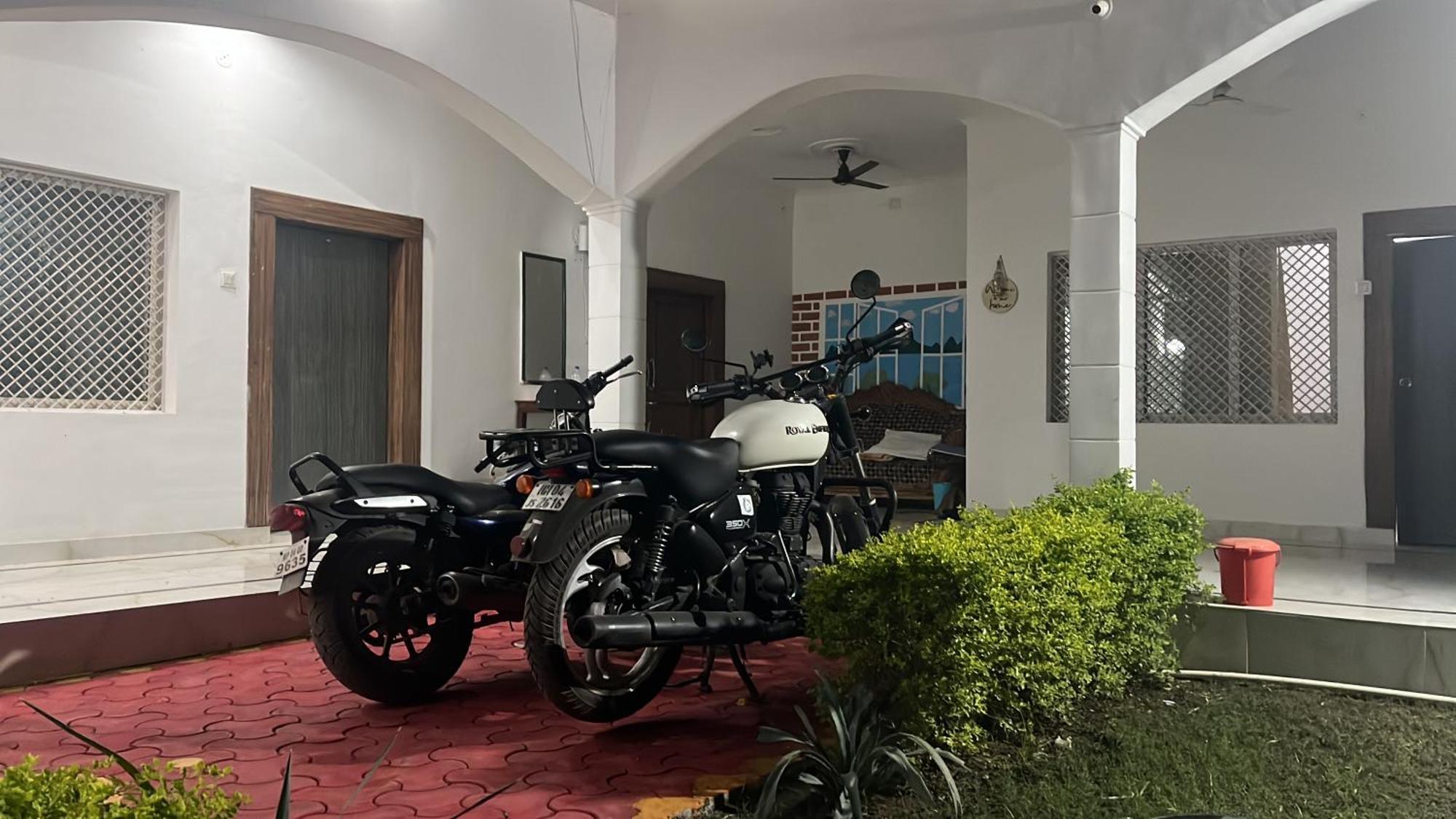 Sunrise Bed & Breakfast Khajuraho Bagian luar foto