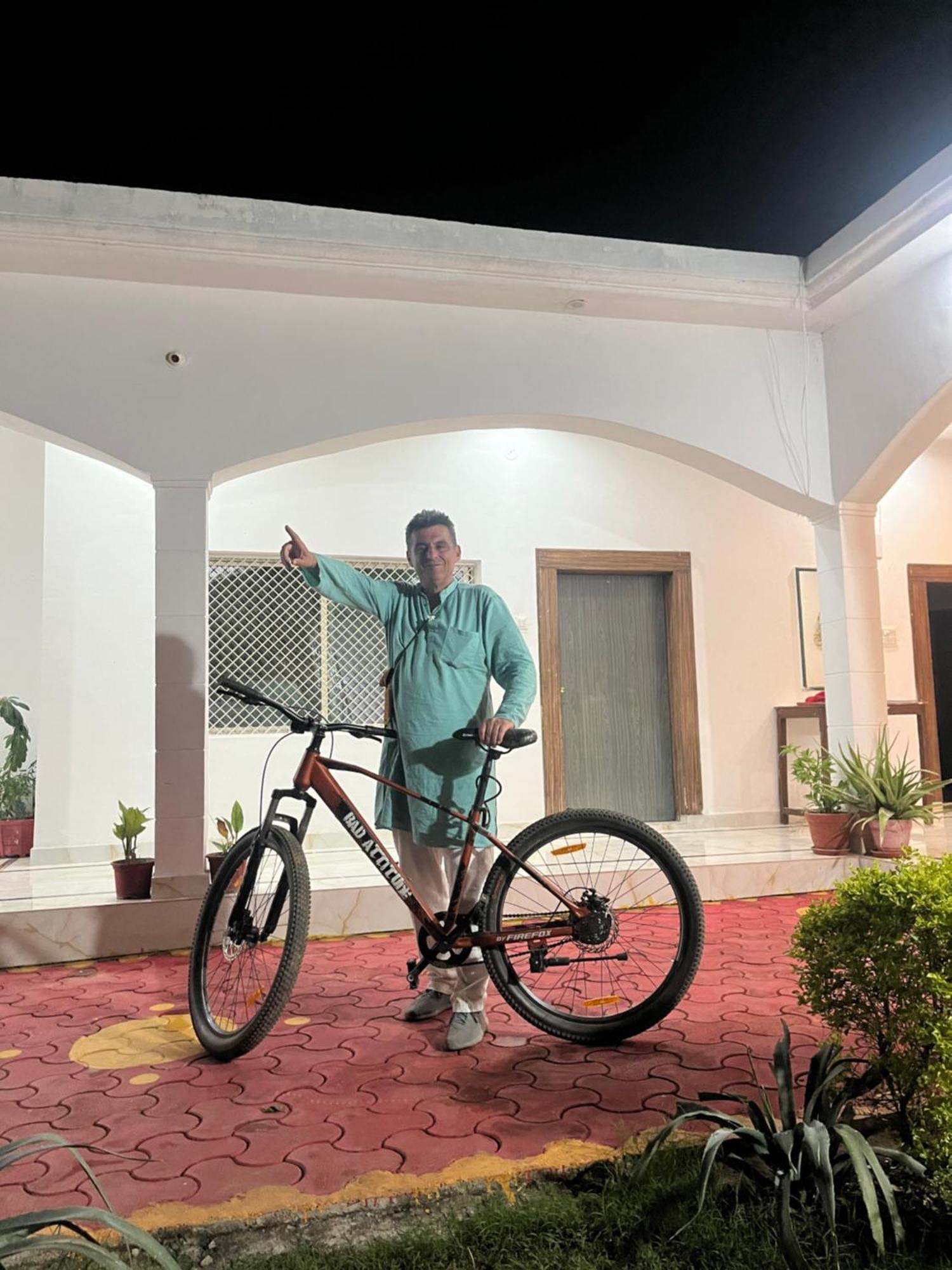 Sunrise Bed & Breakfast Khajuraho Bagian luar foto