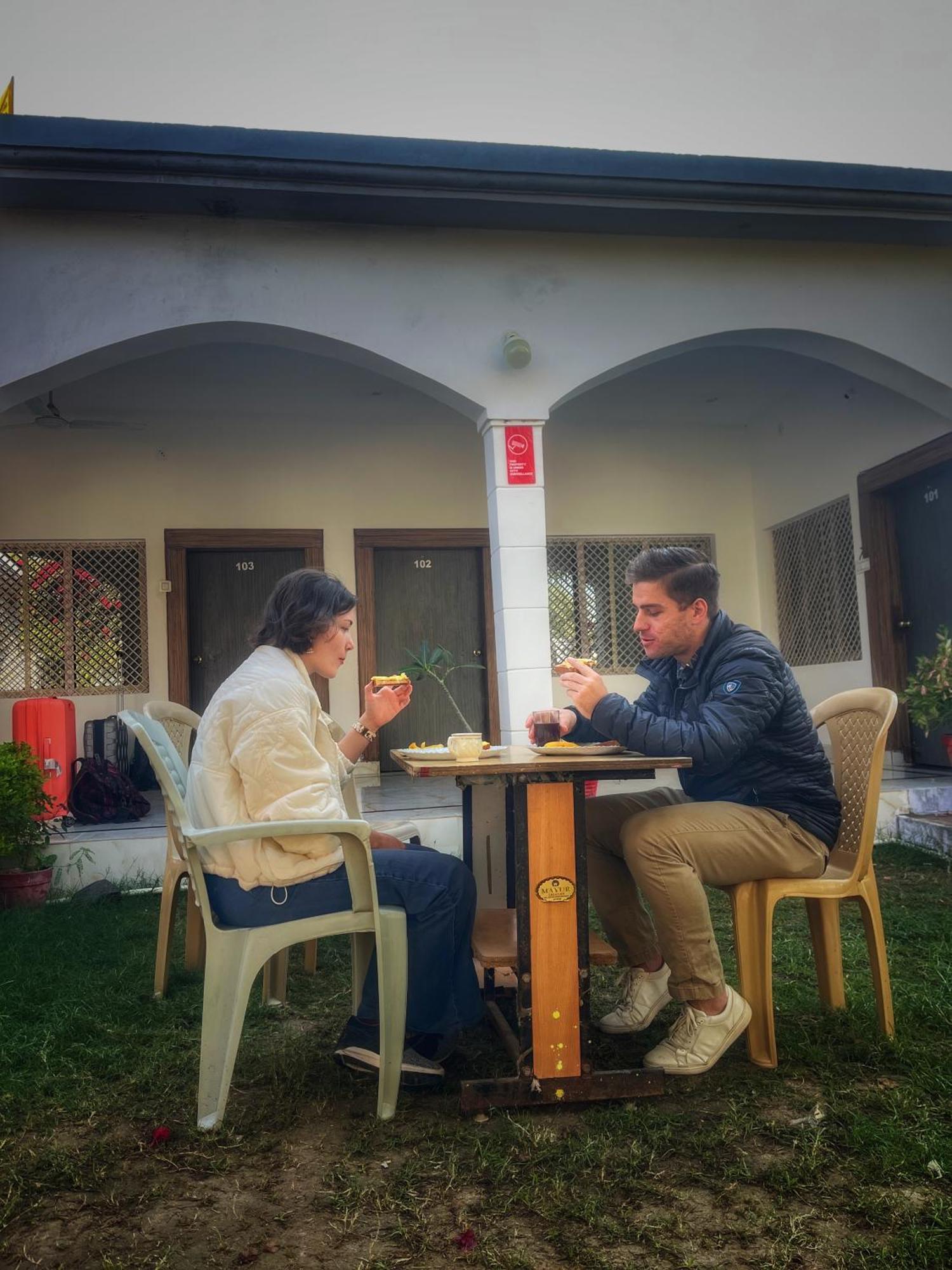 Sunrise Bed & Breakfast Khajuraho Bagian luar foto