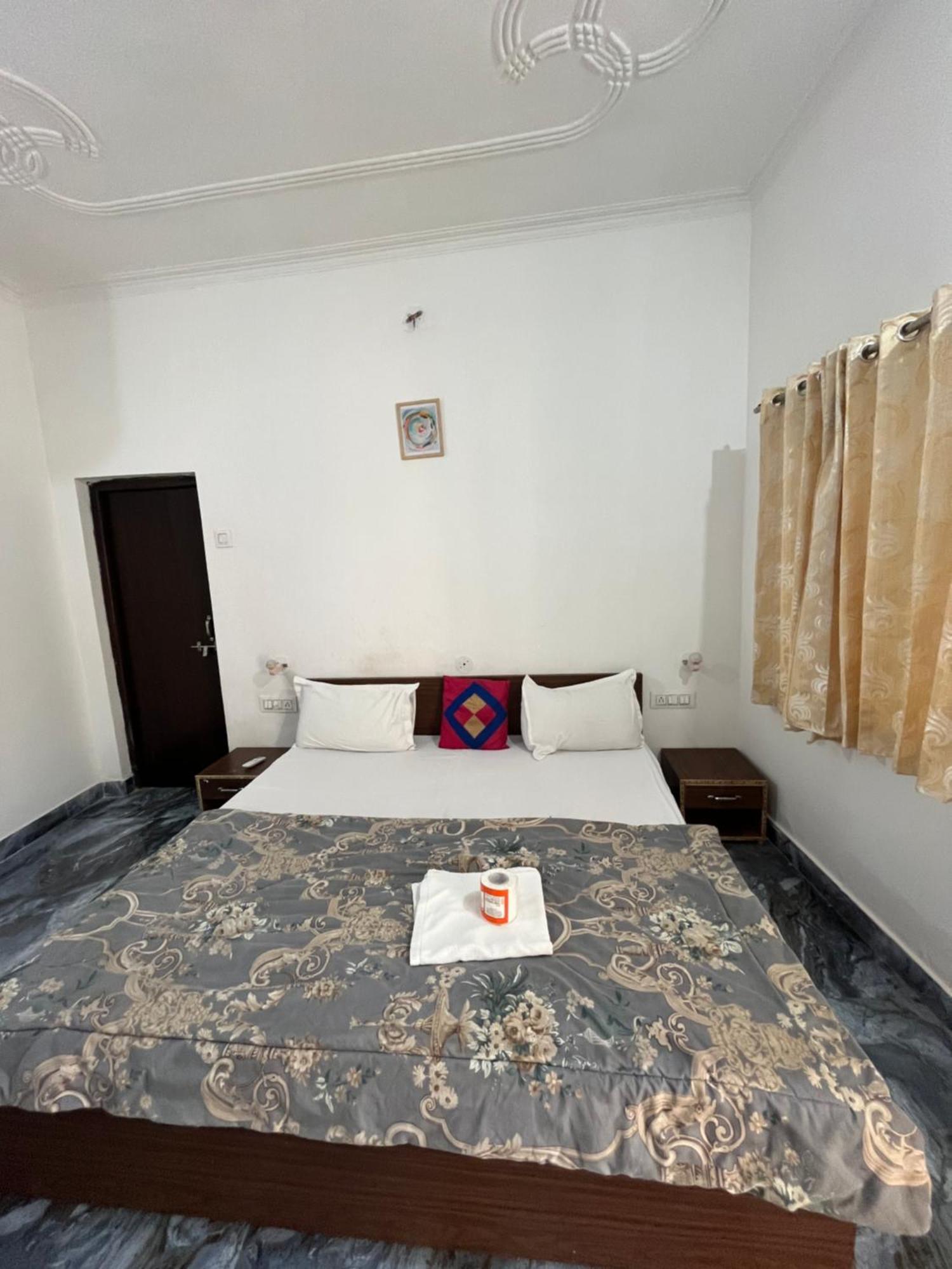 Sunrise Bed & Breakfast Khajuraho Bagian luar foto