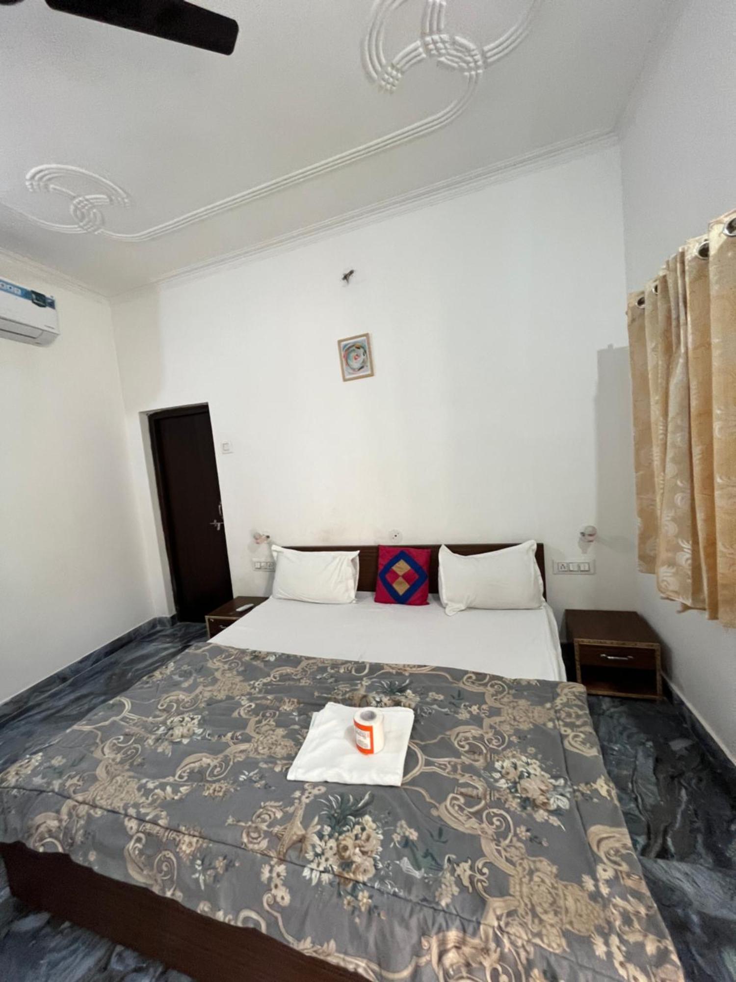 Sunrise Bed & Breakfast Khajuraho Bagian luar foto