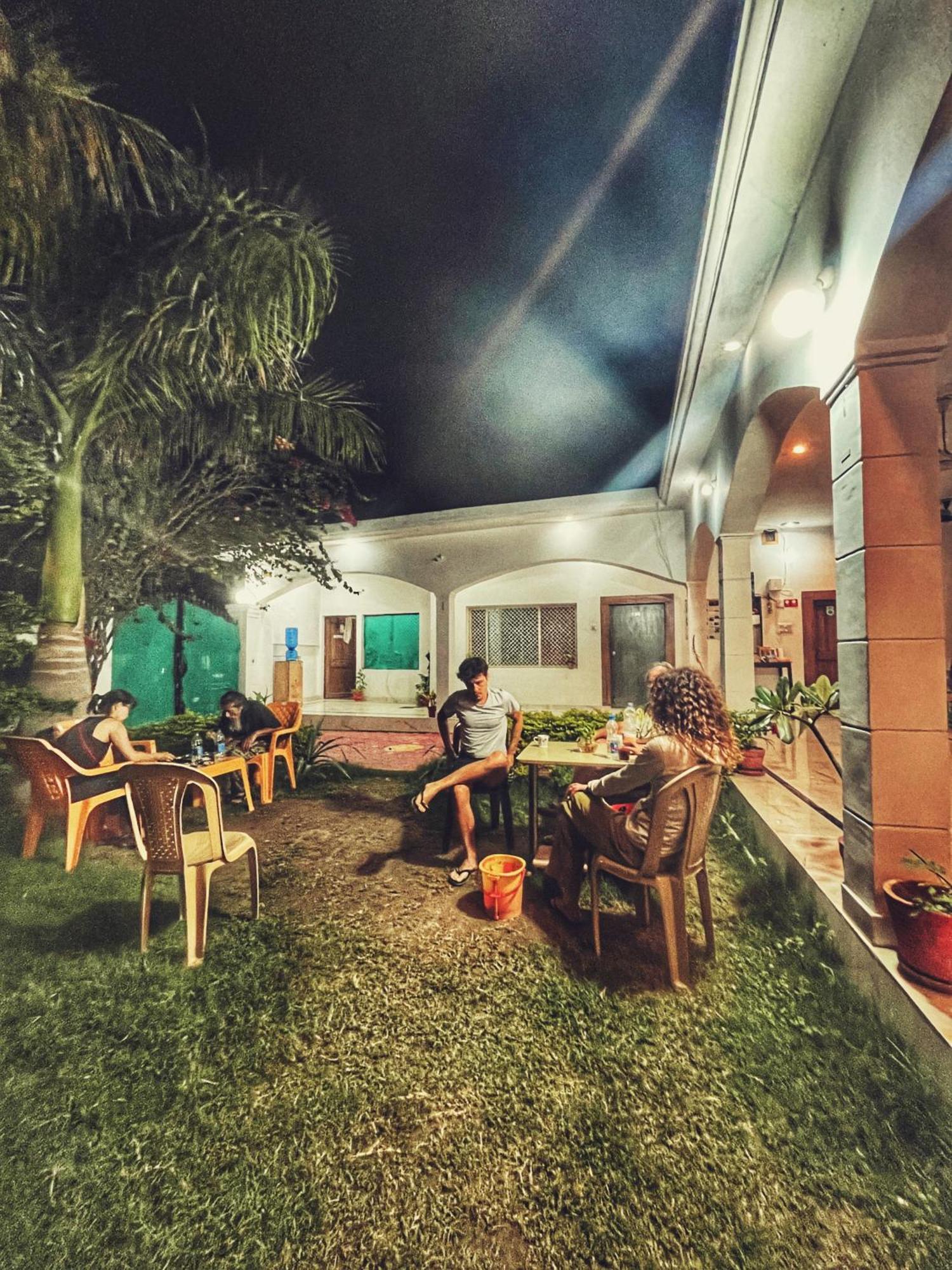 Sunrise Bed & Breakfast Khajuraho Bagian luar foto