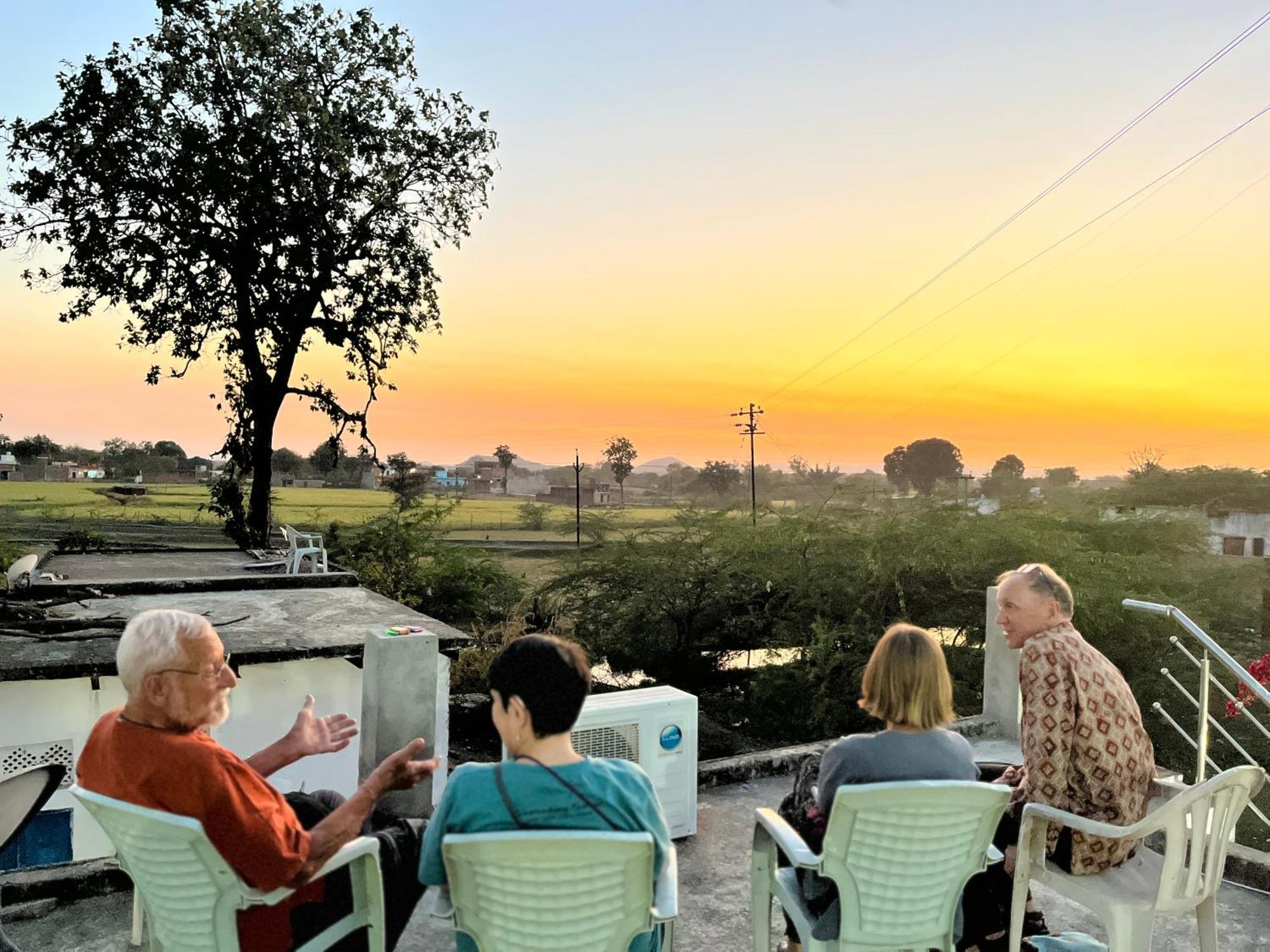 Sunrise Bed & Breakfast Khajuraho Bagian luar foto