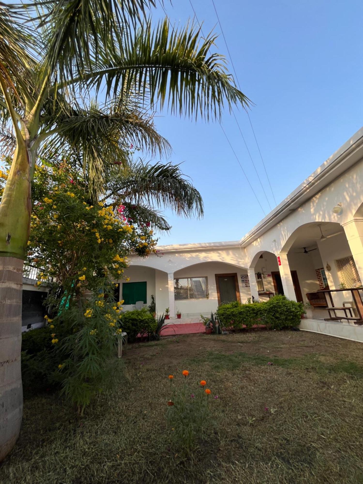 Sunrise Bed & Breakfast Khajuraho Bagian luar foto